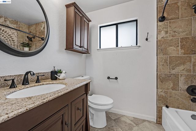 210 Sunspring Ct, Pleasant Hill, CA 94523