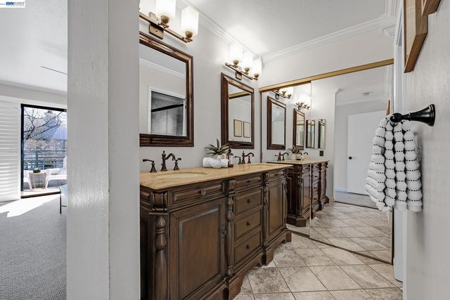 210 Sunspring Ct, Pleasant Hill, CA 94523