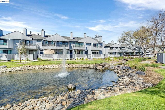 210 Sunspring Ct, Pleasant Hill, CA 94523