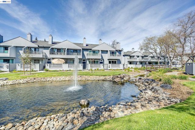 210 Sunspring Ct, Pleasant Hill, CA 94523