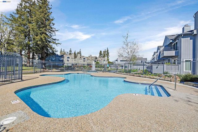 210 Sunspring Ct, Pleasant Hill, CA 94523