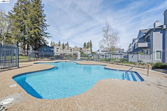 210 Sunspring Ct, Pleasant Hill, CA 94523