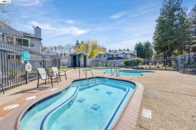 210 Sunspring Ct, Pleasant Hill, CA 94523