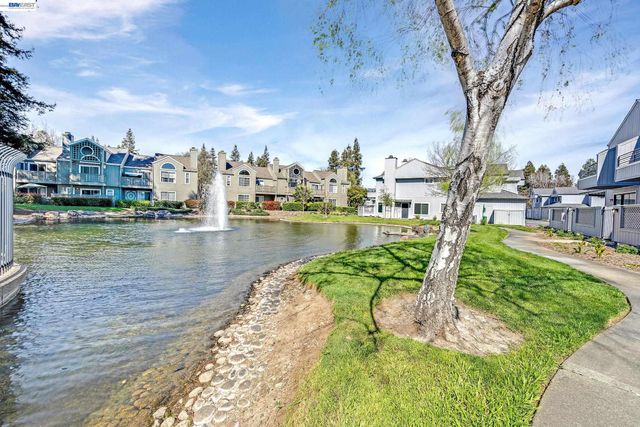 210 Sunspring Ct, Pleasant Hill, CA 94523