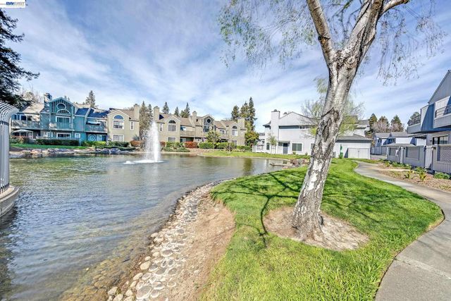 210 Sunspring Ct, Pleasant Hill, CA 94523