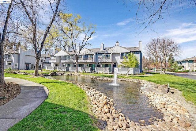 210 Sunspring Ct, Pleasant Hill, CA 94523