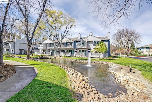 210 Sunspring Ct, Pleasant Hill, CA 94523