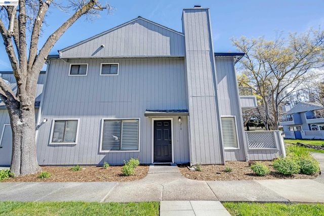 210 Sunspring Ct, Pleasant Hill, CA 94523