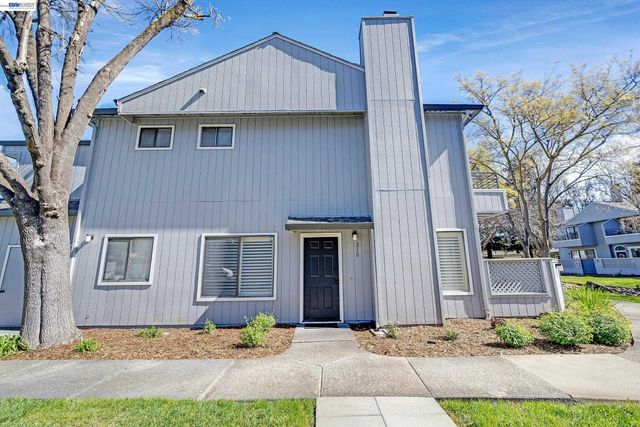 210 Sunspring Ct, Pleasant Hill, CA 94523