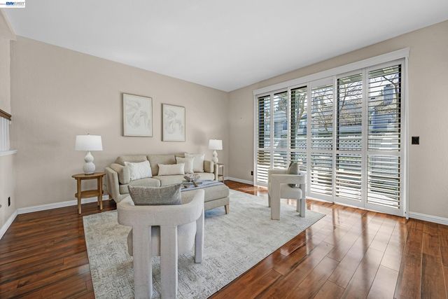 210 Sunspring Ct, Pleasant Hill, CA 94523