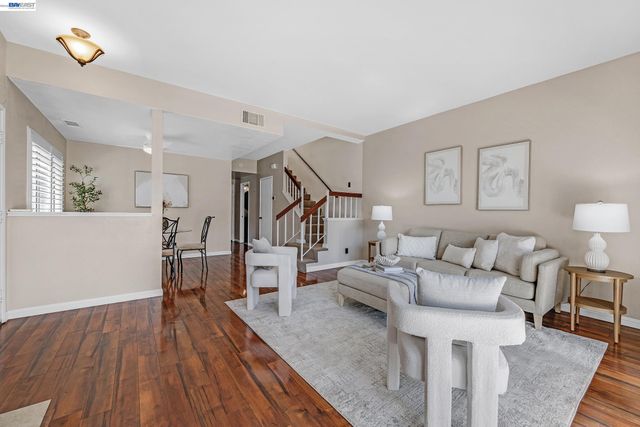 210 Sunspring Ct, Pleasant Hill, CA 94523