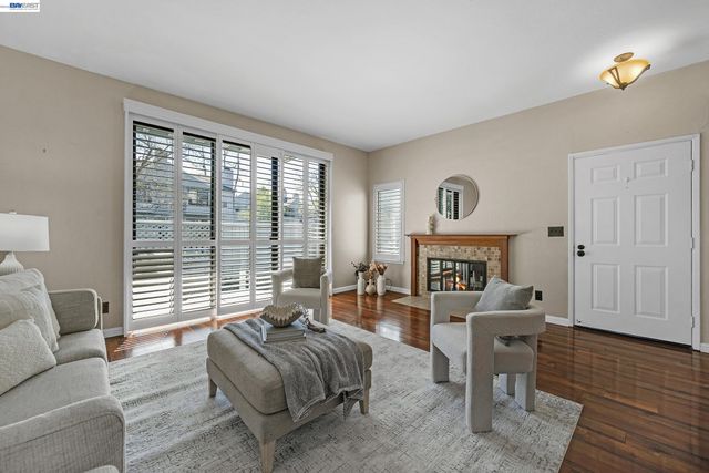 210 Sunspring Ct, Pleasant Hill, CA 94523