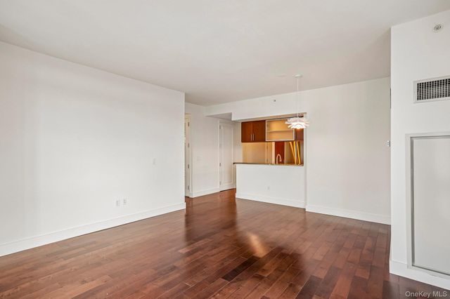 175 Huguenot Street 2107, New Rochelle, NY 10801