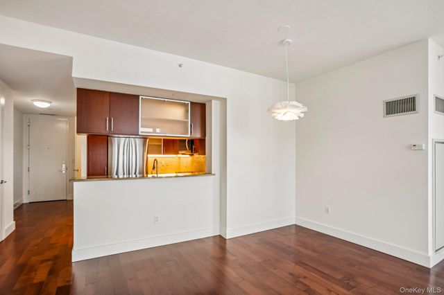 175 Huguenot Street 2107, New Rochelle, NY 10801