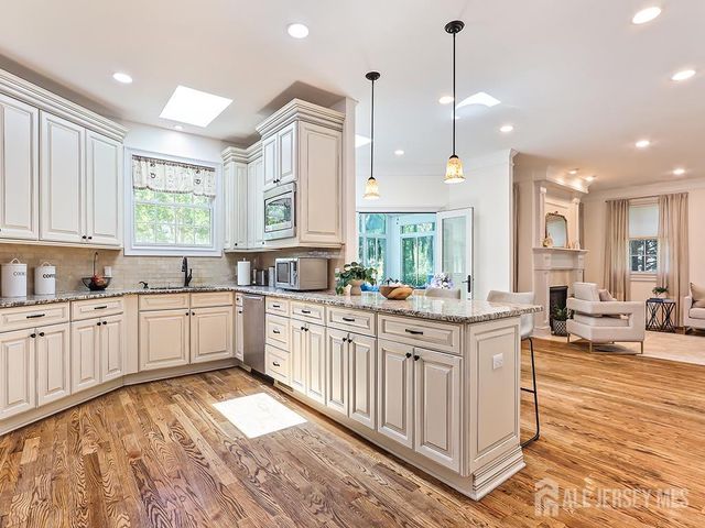 87 Leavitt Lane, Princeton, NJ 08540