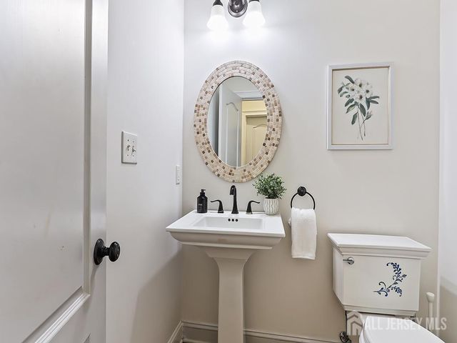 87 Leavitt Lane, Princeton, NJ 08540