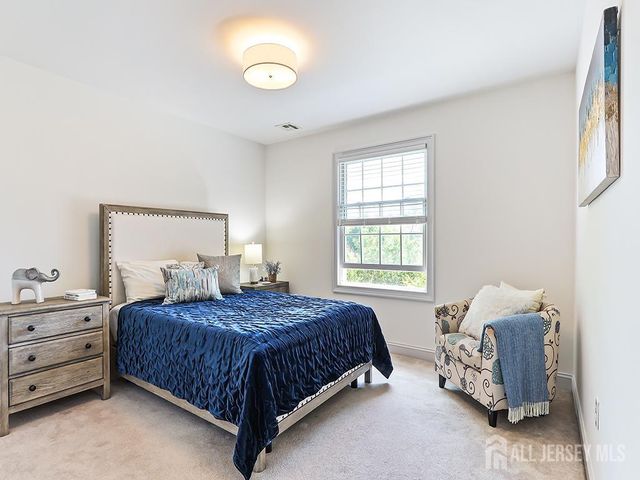 87 Leavitt Lane, Princeton, NJ 08540