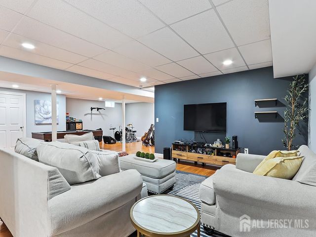 87 Leavitt Lane, Princeton, NJ 08540