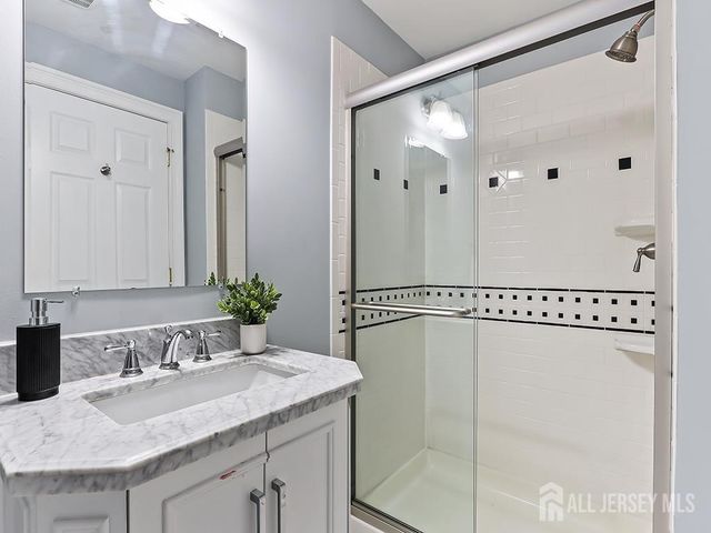 87 Leavitt Lane, Princeton, NJ 08540