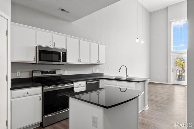 200 S Kirkwood Road 320, St Louis, MO 63122