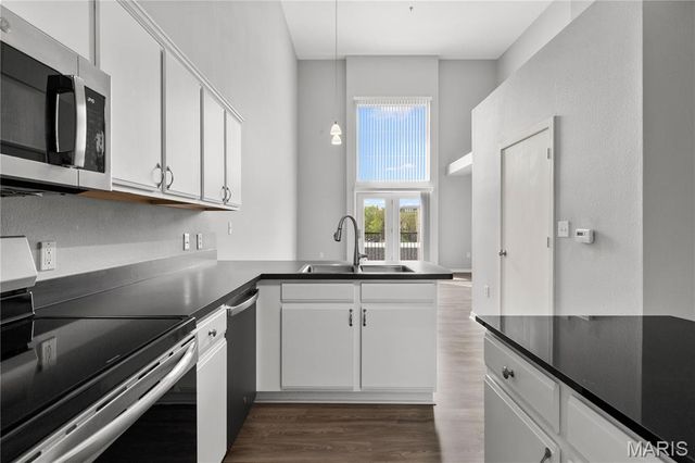 200 S Kirkwood Road 320, St Louis, MO 63122