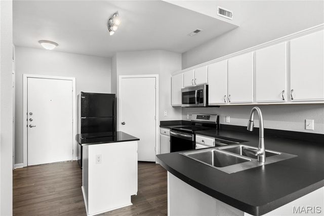 200 S Kirkwood Road 320, St Louis, MO 63122