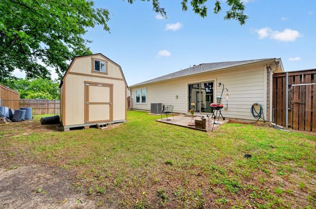 1218 Feather Crest Drive, Krum, TX 76249