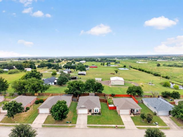 1218 Feather Crest Drive, Krum, TX 76249