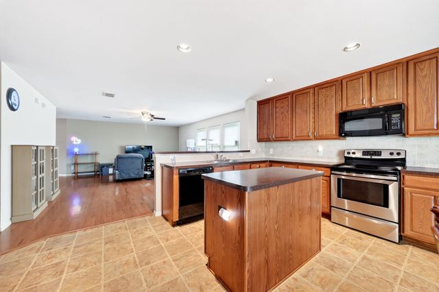1218 Feather Crest Drive, Krum, TX 76249