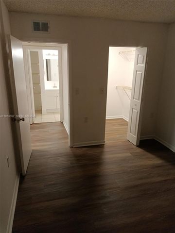 1141 Lake Victoria Dr J, West Palm Beach, FL 33411