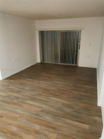 1141 Lake Victoria Dr J, West Palm Beach, FL 33411