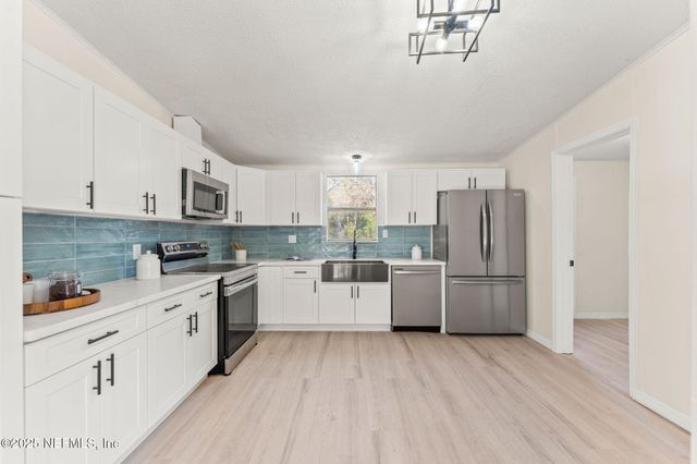 125 MELANIE Lane, Middleburg, FL 32068