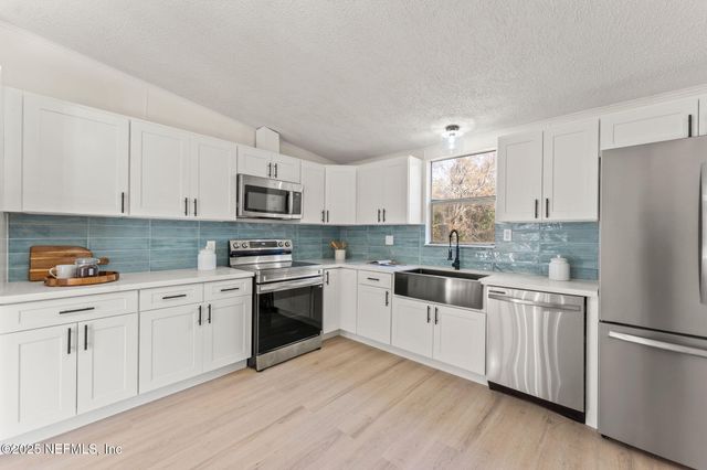 125 MELANIE Lane, Middleburg, FL 32068