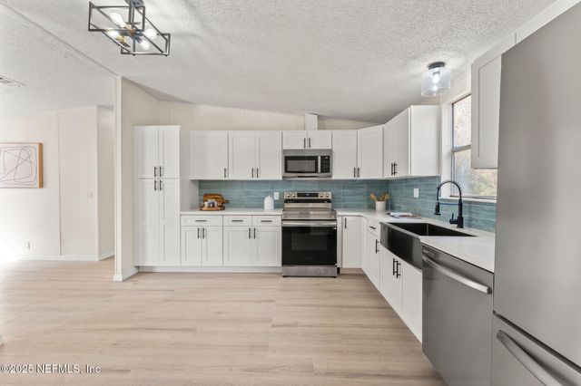 125 MELANIE Lane, Middleburg, FL 32068