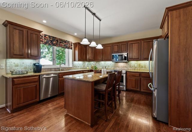 602 Appoline Court, Rochester, MI 48307