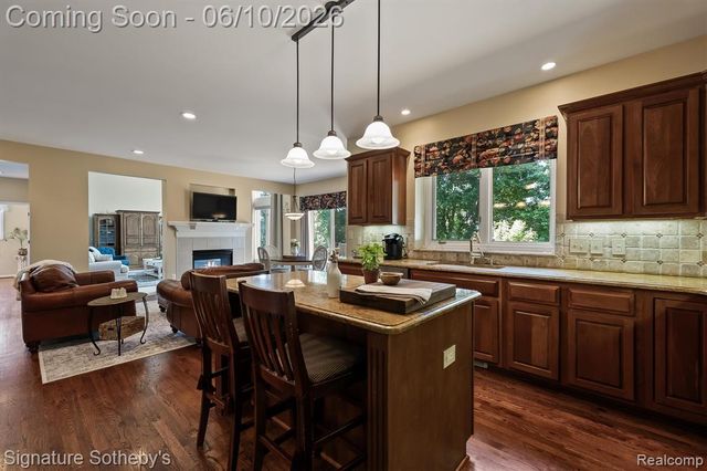 602 Appoline Court, Rochester, MI 48307