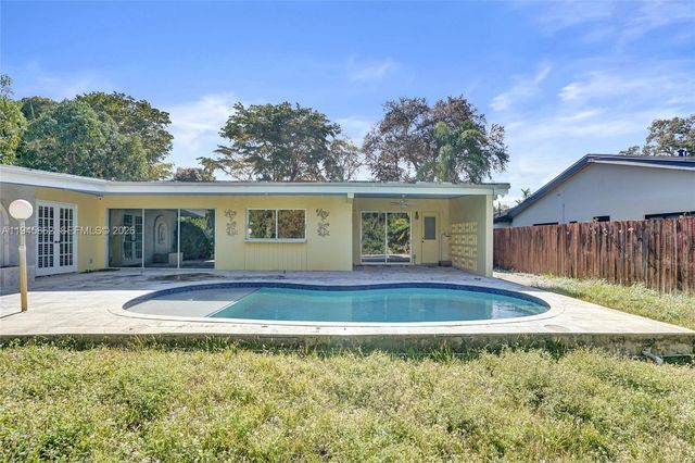 2069 NE 196th Ter, North Miami Beach, FL 33179