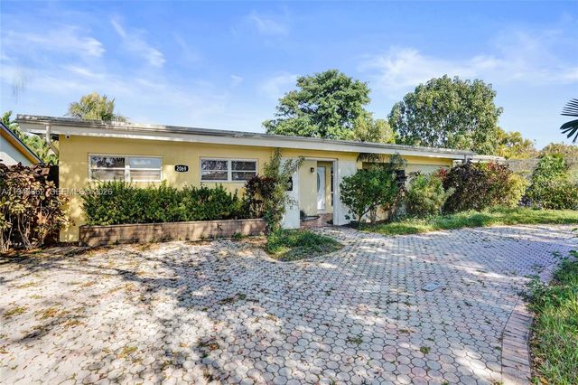 2069 NE 196th Ter, North Miami Beach, FL 33179