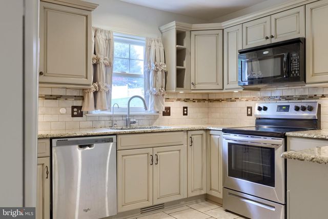740 CHESTERBROOK DR, York, PA 17406