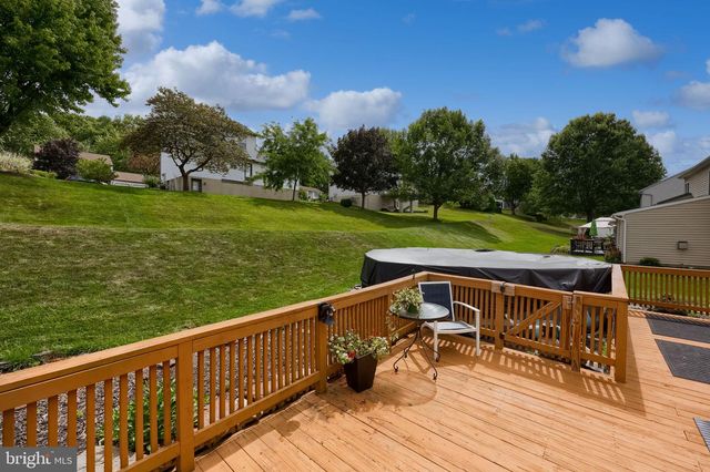 740 CHESTERBROOK DR, York, PA 17406