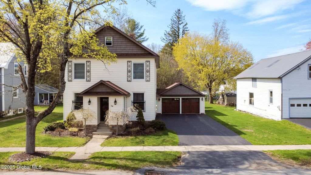 34 School Street, Broadalbin, NY 12025