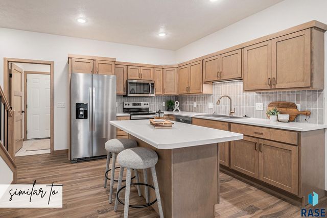 2311 E Jetty Pl Place, Sioux Falls, SD 57108