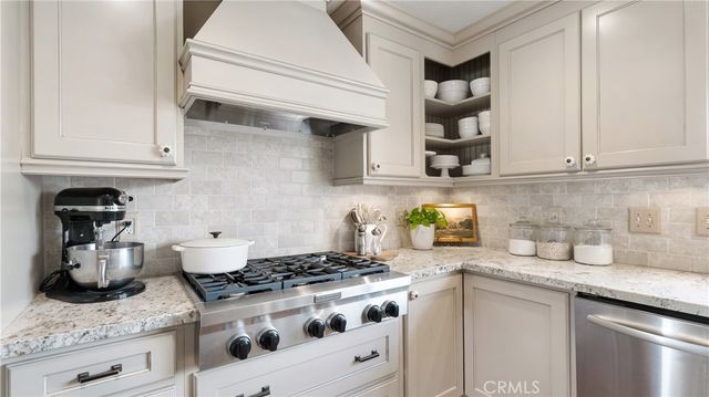 23910 Plaza Gavilan, Valencia, CA 91355