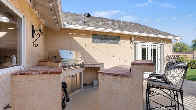 23910 Plaza Gavilan, Valencia, CA 91355