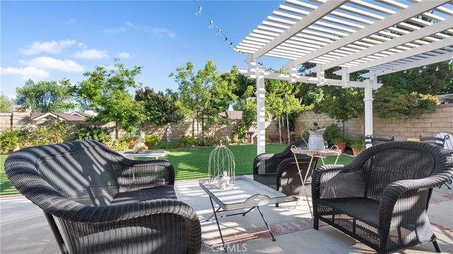 23910 Plaza Gavilan, Valencia, CA 91355