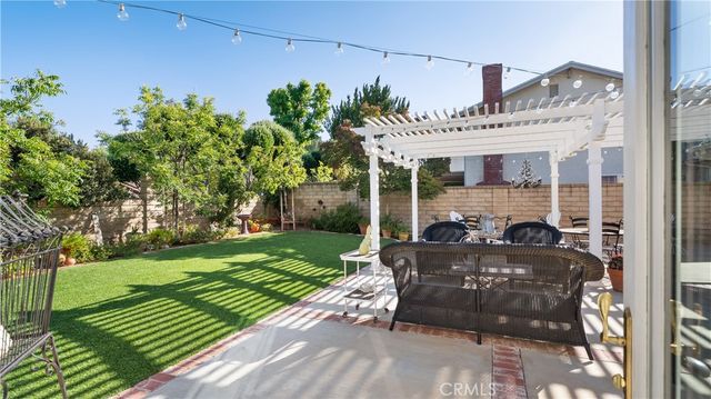 23910 Plaza Gavilan, Valencia, CA 91355