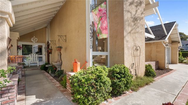 23910 Plaza Gavilan, Valencia, CA 91355