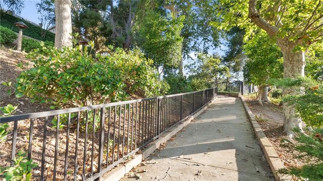 23910 Plaza Gavilan, Valencia, CA 91355