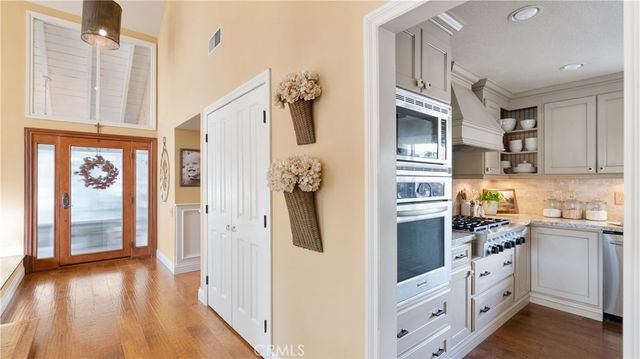 23910 Plaza Gavilan, Valencia, CA 91355