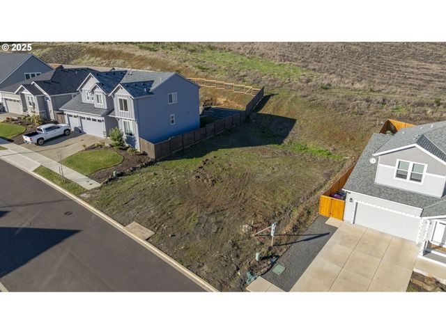 2805 Nw MT ASHLAND Ln, Mc Minnville, OR 97128